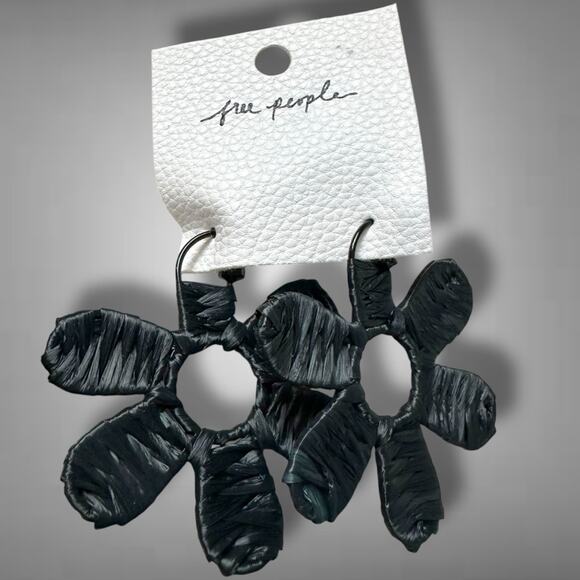 Free People Wendy Woven Flower Hoops Black NWT Bohemian Funky Raffia Earrings - Picture 5 of 9